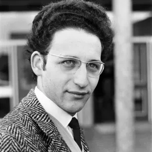 El joven líder de la Orquesta Sinfónica en Newcastle upon Tyne es Boris Brott.