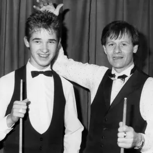 Il più giovane giocatore professionista di snooker mai Stephen Hendry (sinistra).