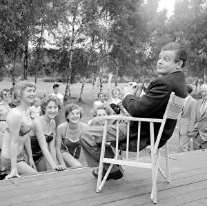 03 / 08 / 1955 Boshen Beach Venus Competition at Ruislip Lido Benny Hill with