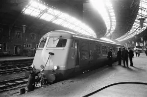 The 1. 15pm Bristol to London Pullman service standing at platform 9 Bristol Temple Meads