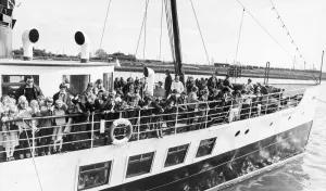 00495 Prints: 100s of Cleveland children set off from Head Wrightson Wharf