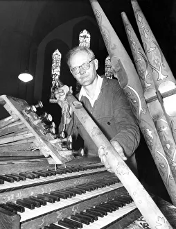 00116 Prints: This 120 year old organ is bening dismantled from the Washington parish church of Holy