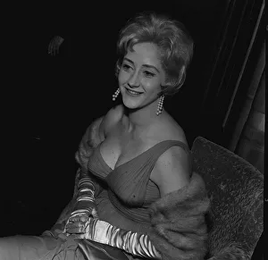 13 / 4 / 62 Q3320 Box 57 Dempster British actress Liz Fraser