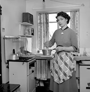 1950s Housewife: Housework: The role of the housewife in 1954 was to prepare