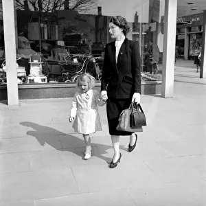 1950s Housewife: Housework: The role of the housewife in 1954 was to prepare