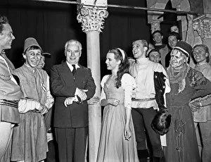 01056 Prints: 1952 Old Vic production of the famous William Shakespeare play Romeo