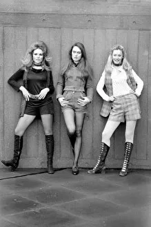 Images Dated 7th January 1971: 1970s Fashion: Shorts. January 1971 71-00161-004