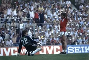 00247 Collection: 1982 World Cup First Round Group 4 match in Bilbao, Spain
