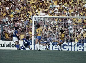 Images Dated 5th July 1982: 1982 World Cup Second Round Group C match in Barcelona, Spain. Italy 3 v Brazil 2