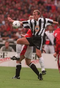 1996 CHARITY SHEILD MAN U V NEWCASTLE PHOTO BY TOM HEVEZI ALAN SHEARER