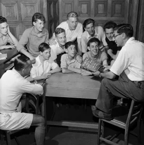 01475 Prints: 20 members of the National Association of Boys Clubs are undergoing a course to qualify