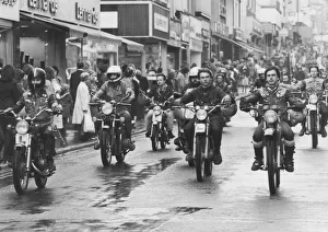 01016 Prints: 2000 Motorcycle Action Group members ride down Union Street