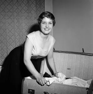 01117 Prints: 21-year-old actress Anne Reid at home in Kensington packing her bags before leaving for