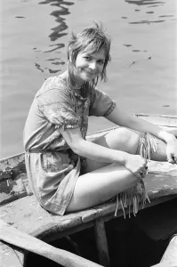 This 21 year old, ratty haired, green eyed Katy Manning was picked from an audition of 70