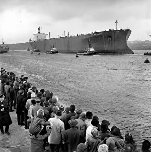 250, 000 ton tanker. The S. S. iEsso NorthumbriaI a 250, 000 ton tanker built on the Tyne