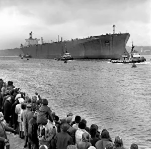 250, 000 ton tanker. The S. S. iEsso NorthumbriaI a 250, 000 ton tanker built on the Tyne