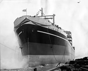00094 Prints: The 32, 000 ton tanker Alan Evelyn enters the water at the Furness Shipyard, Haverton Hill