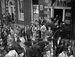 00109 Prints: 3rd September 1939, Large crowds gathered outside the French Embassy as the zero hour
