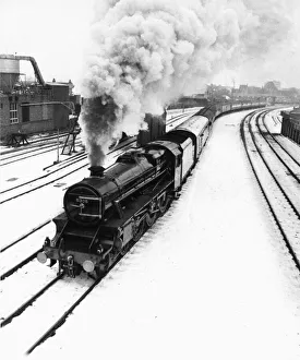 Winter Prints: 5305 a Stanier 5 locomotive seen here leaving Paragon Station on a cold wintry morning