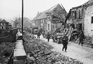 01453 Prints: 5th Infantry Regiment troops march through the streets of Bitche, France