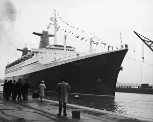 00093 Prints: The 66, 000 ton Liner France, flagship of the French Line at Southampton