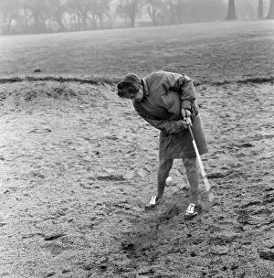 Images Dated 12th January 1971: 72 year old female gold champion Violet Russ, at Whitewebbs Golf Course, Enfield