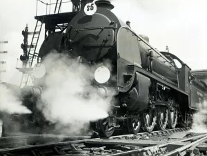 00040 Prints: 752 Locomotive of the Southern Railway leaving Waterloo Station. c. 1950