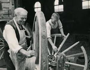 00156 Prints: 87 year old Josiah Willison a wheelwright has returned to his old job