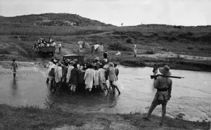 Abyssinian War September 1935 Irregular soldiers of the peasant army seen pushing