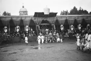 01023 Prints: Abyssinian War September 1935 Soldiers of Abyssinian army seen parade pass Emperor