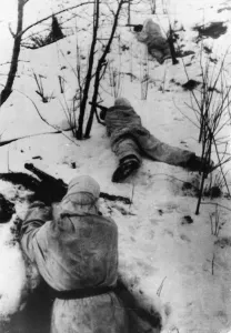 01442 Prints: Action on General Vatutins Front. Red Army tommy gunners in white winter