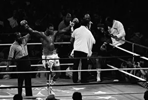Images Dated 2nd October 1980: Action during the world heavyweight title fight between challenger Muhammad Ali