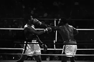 00018 Prints: Action during the world heavyweight title fight between challenger Muhammad Ali