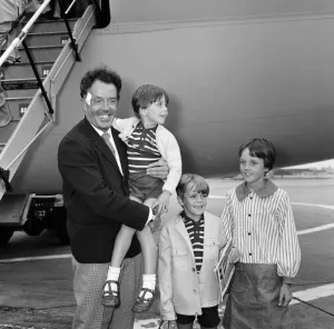 Injury Prints: Actor Brian Rix arrives at LAP with his children after his accident in Spain