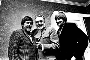 00473 Prints: Actor Donald Sinden was presented with an enormous magnifiying glass by namesake David