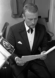 00066 Prints: Actor Edward Woodward seen here in his dressing room rehearsing a William McGonagall poem