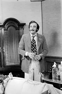 Images Dated 7th February 1975: Actor / Humour / comedy. Peter Sellers filming 'Pink Panther'