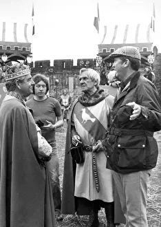 Talking Prints: Actor Kenneth More as King Arthur and John Le Mesurier as Sir Gawain at Alnwick Castle in