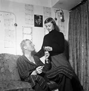 01103 Prints: Actor Leslie Phillips collapsed tonight during the performance of