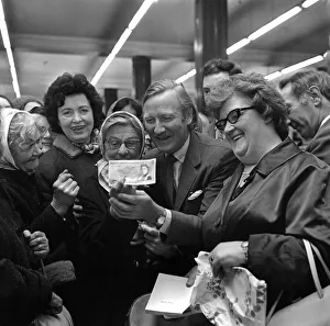 Actor Leslie Phillips was in Newcastle on 16th November 1971 starring in the play The Man
