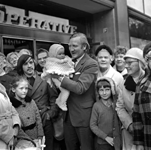 00346 Prints: Actor Leslie Phillips was in Newcastle on 16th November 1971 starring in the play The Man