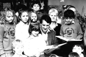 00477 Prints: Actor Michael Palin pays a surprise visit to Monkhouse Primary School in North Shields to