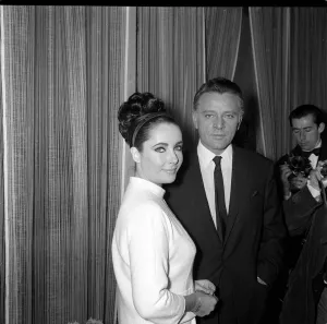 Actor Richard Burton with wife Elizabeth Taylor in December 1962