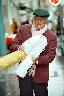 Images Dated 26th February 1993: Actor Richard Wilson with the no smoking message. 26th February 1993
