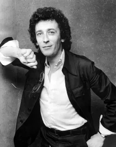 00112 Prints: Actor Robert Powell, in a relaxed mood during his visit to Coventrys Odeon Cinema