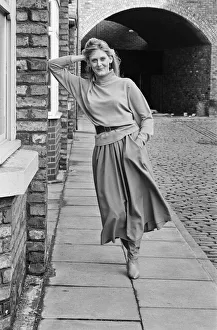 Actor Sarah Lancashire in a 1987 photo shoot on the cobbles of the set of Coronation