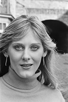 Actor Sarah Lancashire in a 1987 photo shoot on the cobbles of the set of Coronation