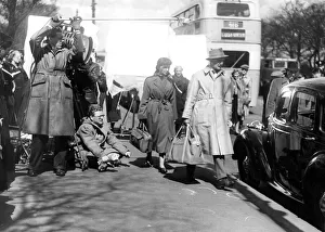 00088 Prints: Actor Trevor Howard and Jean Simmons shooting a scene from the film The Clouded Yellow in