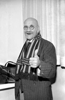 Actor Warren Mitchell in Australia tries to decide which team he favours for the FA Cup