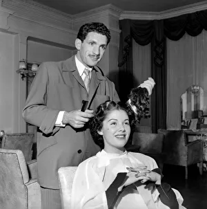 Actress Barbara Lyon of the Lyon family has finished making a film of life with the Lyons